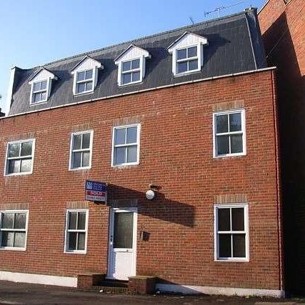 Bedroom Ground Floor Apartment In Farncombe, GU7 - Photo 1