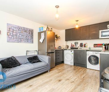 2 bed Apartment for Rent - Photo 6