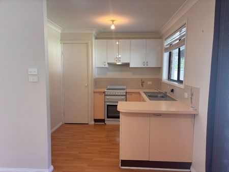 Neat & tidy 3 bedroom family home - Photo 4