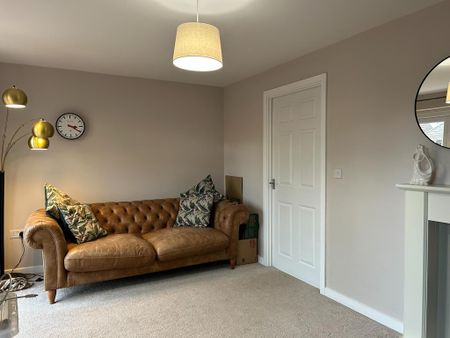 4 bedroom semi-detached house to rent - Photo 3