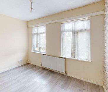 4 bedroom terraced house to rent - Photo 3