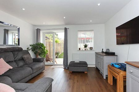 3 bedroom semi-detached house to rent - Photo 2