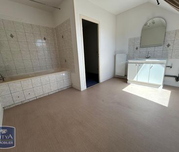 Location Maison 4 pièces 120m² DAMIGNY 61250 - Photo 3