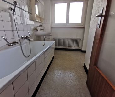 Schöne 4.5 Zimmerwohnung an zentraler Lage - Foto 3