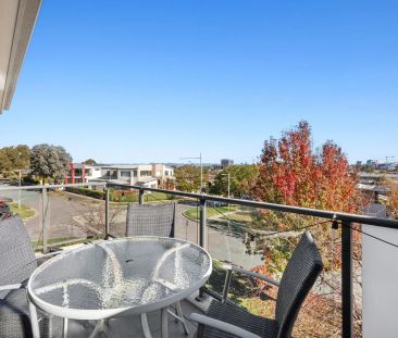 Top floor apartment with gorgeous sun set views - Photo 2