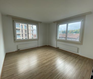 Moderne 3.5-Zimmer-Wohnung mit Aussicht in Emmenbrücke - Photo 2