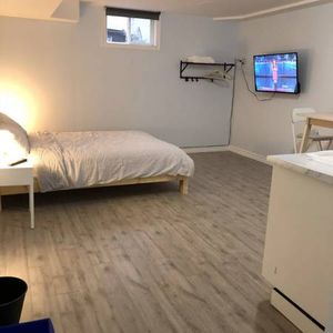 Available Now/Oct 1st Basement Bright furnished bachelor - Photo 2