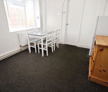 House Share With Ensuite & Kitchenette! Palmerston Road, Bournemouth - Photo 3
