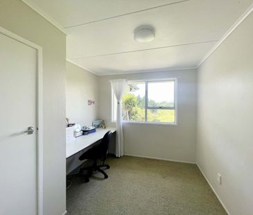 Three-Bedroom Home with Stunning Maunga Views - Photo 4