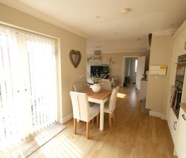 3 bedroom semi-detached house to rent - Photo 3