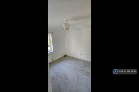 2 bedroom semi-detached house to rent - Photo 3