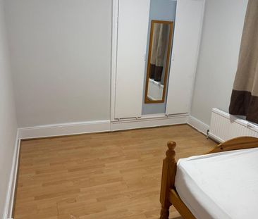 Room in a Shared House, Gartmore Road, IG3 - Photo 2
