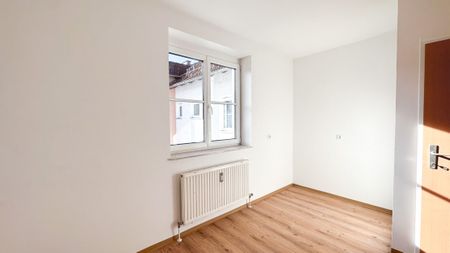 Helle 3-Zimmerwohnung mit Loggia und Abstellplatz im Freien - Photo 2