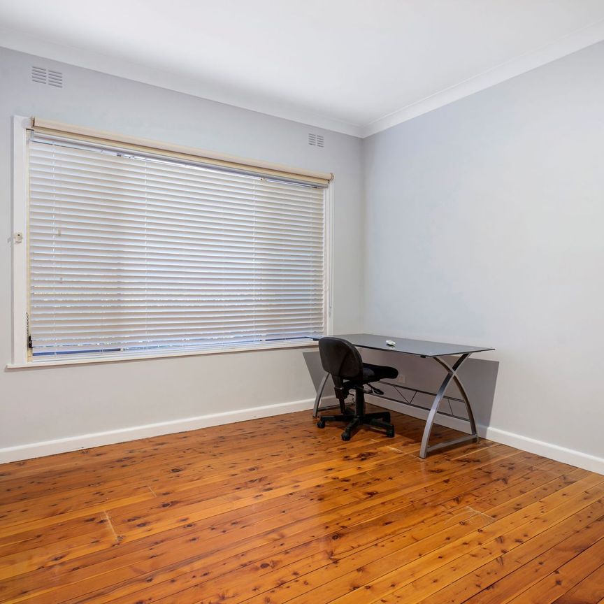 SIZEABLE CENTRAL FAMILY HOME - Photo 1
