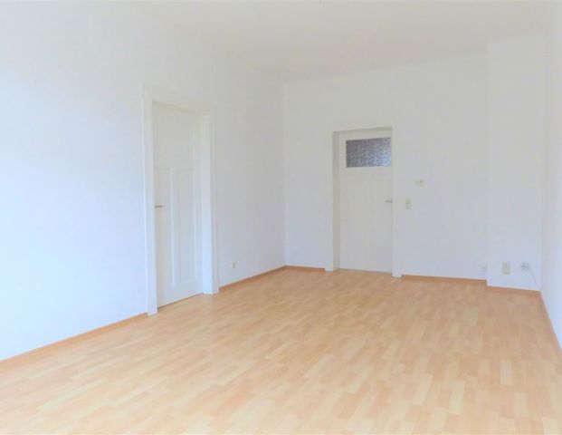 Frisch Renoviert - Schöne 3 Zi.- Whg., Bad mit Fenster, Loggia WG´s Willkommen! - Foto 1