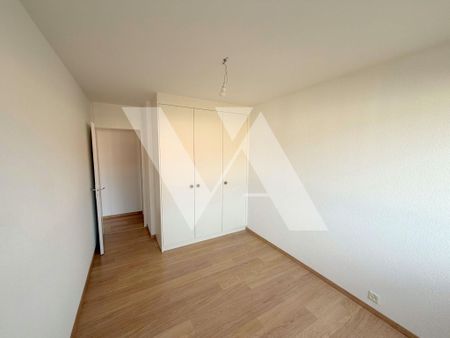 For rent – 3-room apartment with terraces, in the heart of Gland - Photo 2