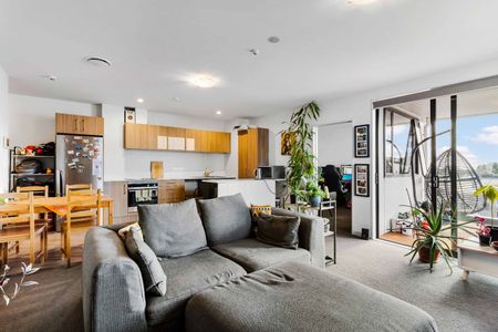 Everything at your Fingertips - Photo 5