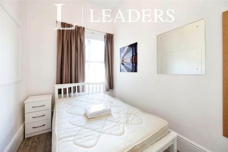 5 bedroom terraced house to rent - Photo 4