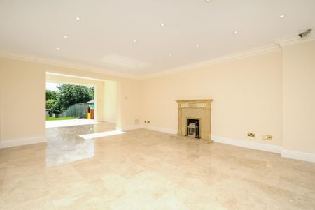 5 bedroom detached house to rent - Photo 2