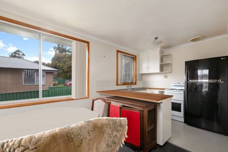 Neat and Comfortable Two Bedroom Home - Photo 3