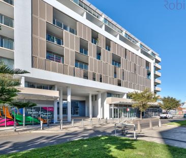 Air-conditioned studio apartment in Newcastle's popular Honeysuckle... - Photo 2