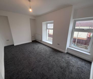 2 bedroom end of terrace house to rent - Photo 5