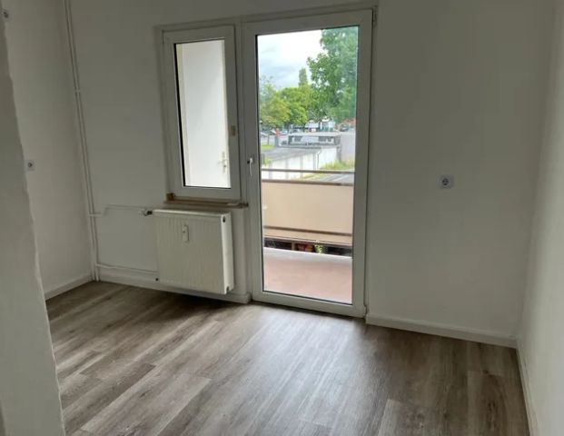 Schöne 2,5 Zimmer-Wohnung mit Balkon im I. OG in 47226 Duisburg - Foto 1