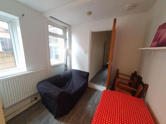 Room in a Shared House, Clovelly Road, SO14 - Photo 1