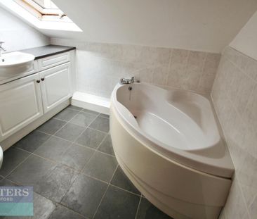 2 bedroom Flat To Let - Photo 5