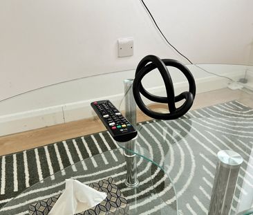 Studio Flat, Vicars Bridge Close, HA0 - Photo 2