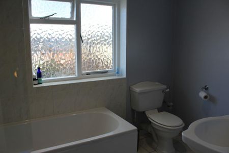 4 bedroom terraced house to rent - Photo 5