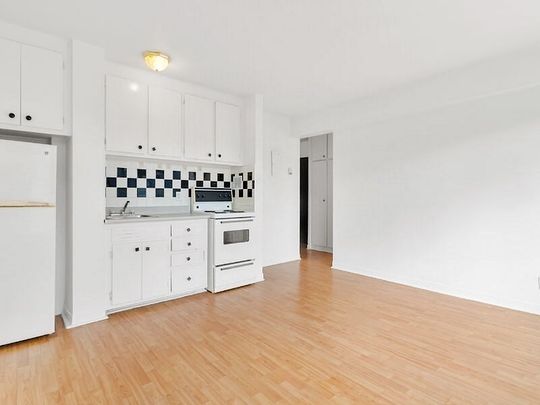 3465 Hutchison Street, Montréal, QC - Photo 1