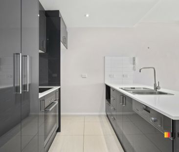 North Facing Ground Floor Apartment with 2 Courtyards - Photo 2