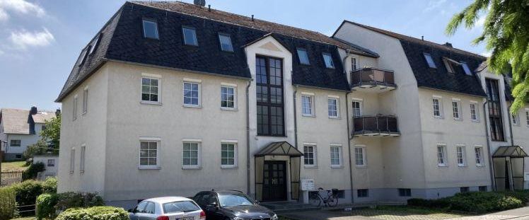 Ab 01.05.!Fraureuth; Schöne 3-Zimmer Dachgeschosswohnung mit Balkon! - Photo 1