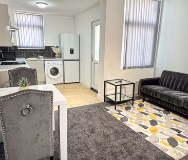 Room 3 - Photo 6
