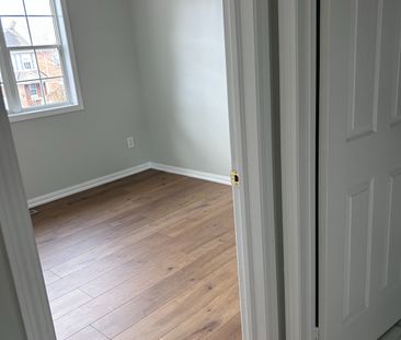 For Lease - 837 MCKAY Crescent, Milton, Ontario - Photo 2