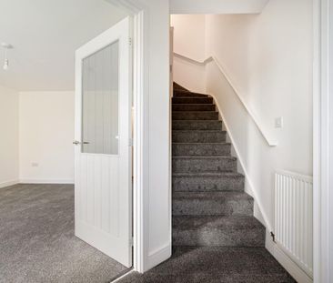 3 bedroom semi-detached house to rent - Photo 3