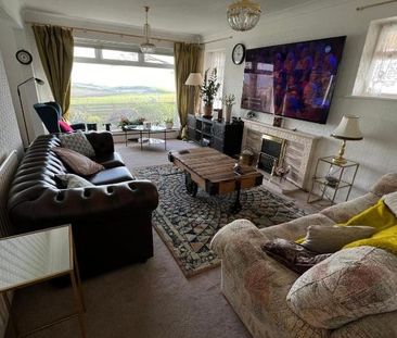 2 Bed Bungalow, Warren Close, BN2 - Photo 1