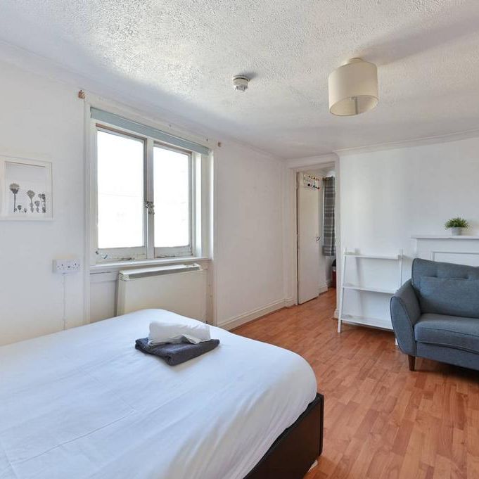 Studio to rent - Photo 1