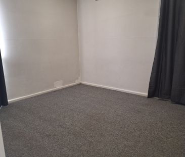 3 Bedroom House in West Dubbo - Photo 6