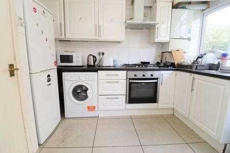 Room in a Shared Flat, Vicarage Lane, E15 - Photo 5