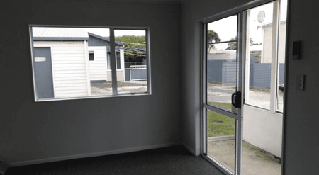 Renovated 2 Bedroom Unit with shared garage - Photo 4
