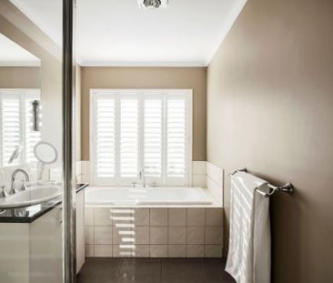 27 Brentwood Boulevard Strathfieldsaye VIC - Photo 5