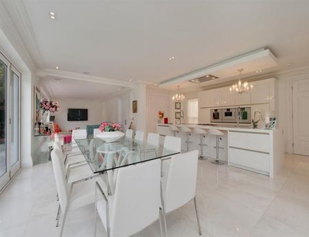 4 Bedroom Detached To Let - Photo 4