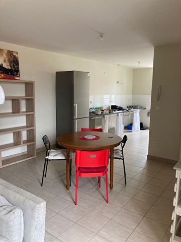 Location appartement 3 pièces, 66.00m², Fontenay-le-Comte - Photo 4