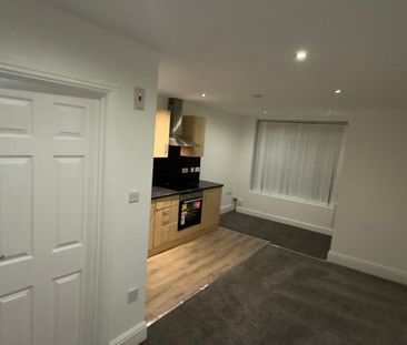 Flat 2, Harehills Lane, Harehills, Leeds, LS9 6HJ - Photo 5