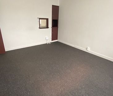 EXCELLENT CENTRAL LOCATION!! - Photo 6