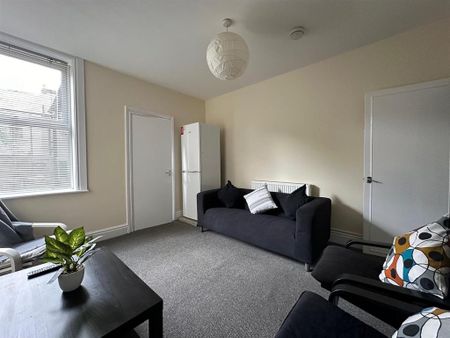 3 bedroom terraced house to rent - Photo 3