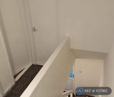 3 bedroom flat to rent - Photo 5