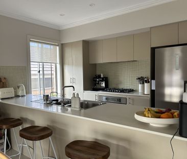 Modern two bedroom duplex - Photo 4